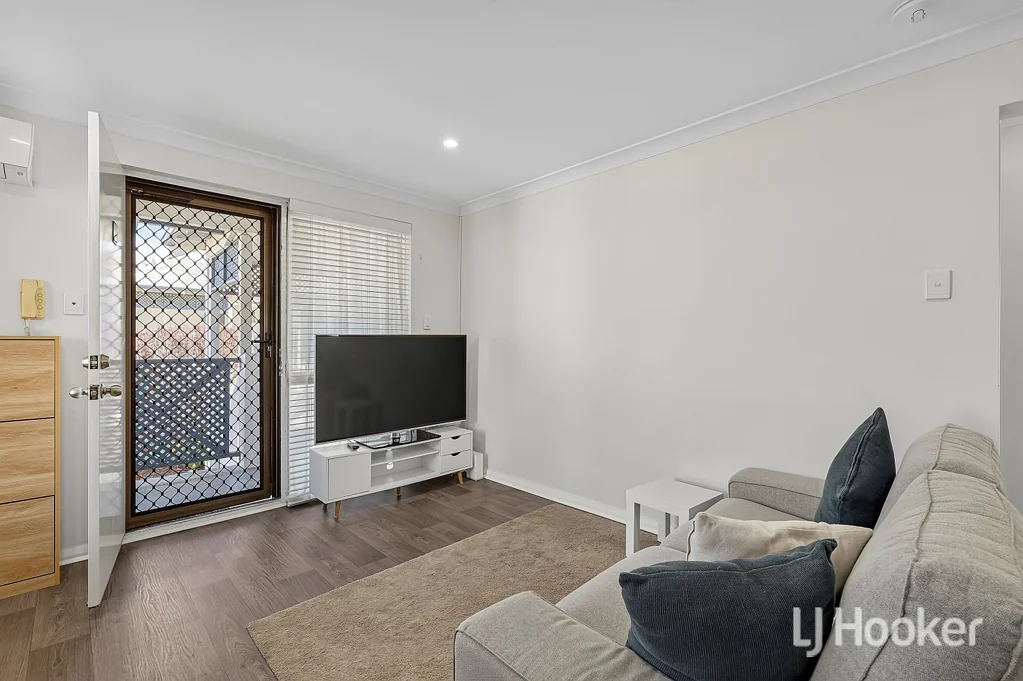 Furnished apartment close to everything!