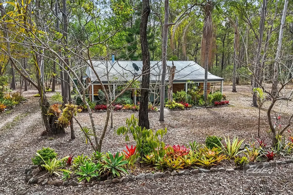 Curra 3બેડરૂમ OVER 8 ACRES OF TRANQUIL COUNTRY LIVING