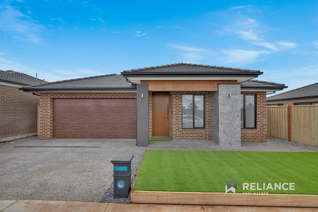 Beautiful New Build in Thornhill Park!
