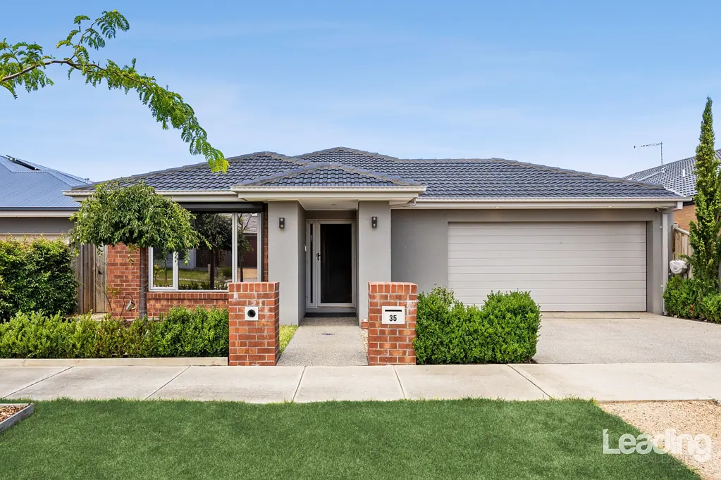 35 Ainsworth Crescent, Diggers Rest, VIC 3427