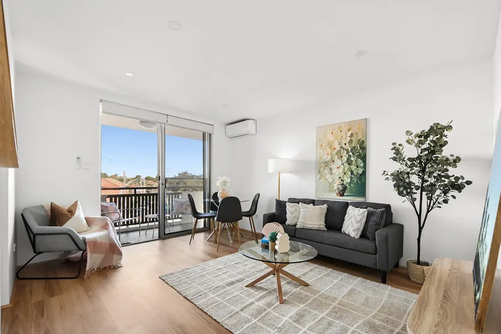 Dulwich Hill 2房 安保楼二楼 84平米两卧 翻新厨房石台面 阳光阳台 安全车库 低维护生活 Beautifully updated two-bedder in the Heart of Dulwich Hill