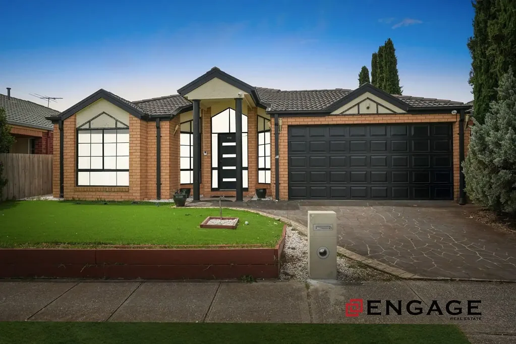 4 Bedroom home close to Tarneit Station and Tarneit Central S/C
