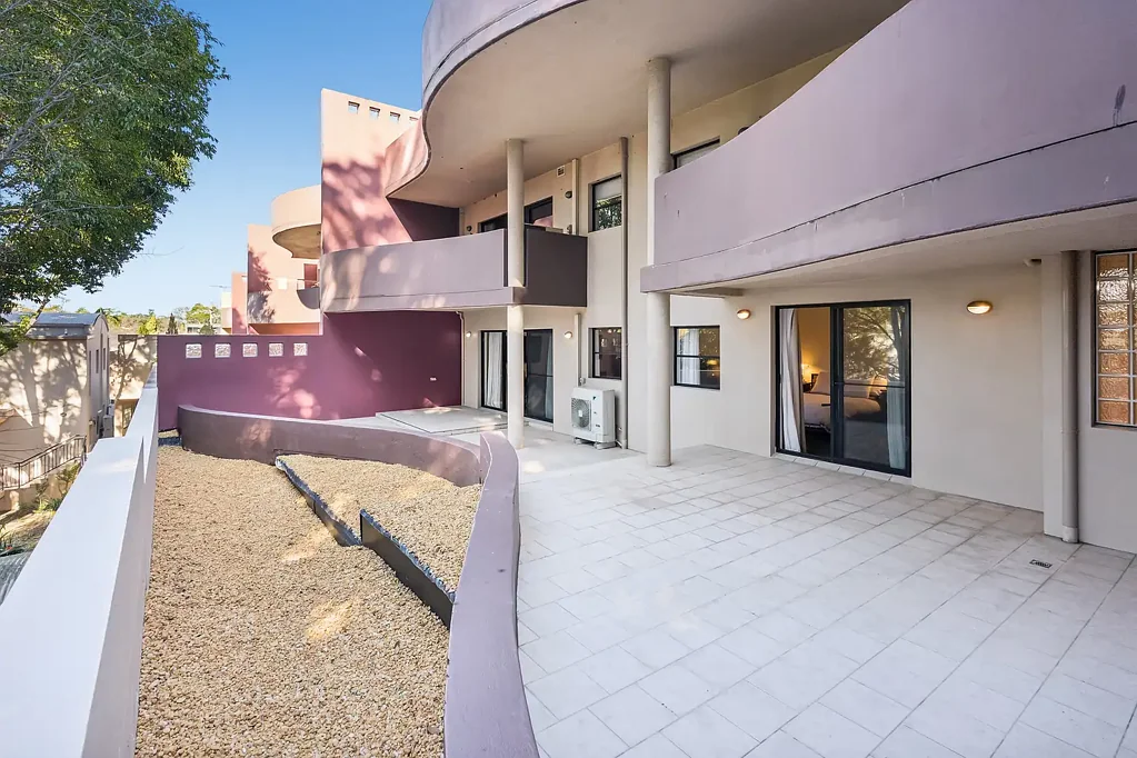 Carss Park 3બેડરૂમ Expansive apartment promises parkside serenity
