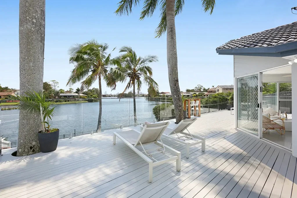 Robina 5房  North Facing Waterfront Elegance in the Heart of Robina Waters