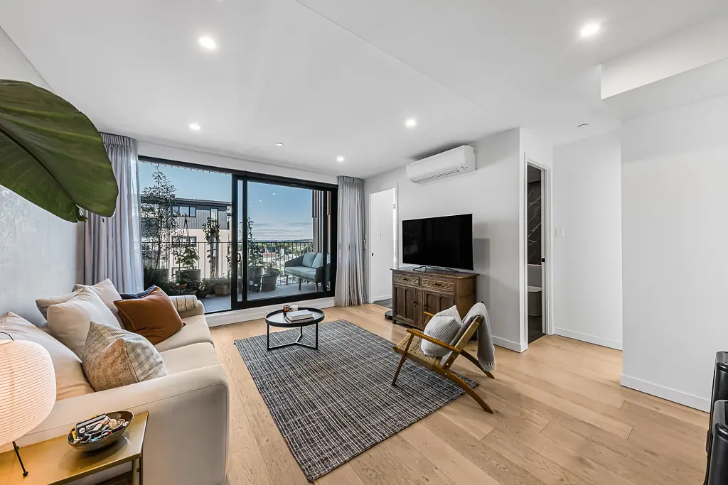 Point Chevalier 2 Bedroom Stunning views, effortless living