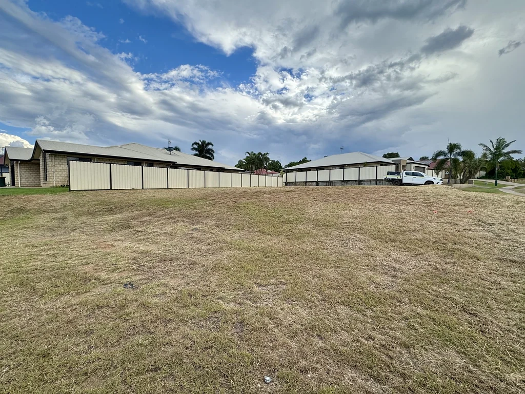 Moranbah PRIME LOCATION: LARGE CORNER BLOCK