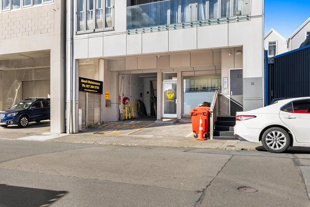 Mount Victoria City-fringe industrial unit