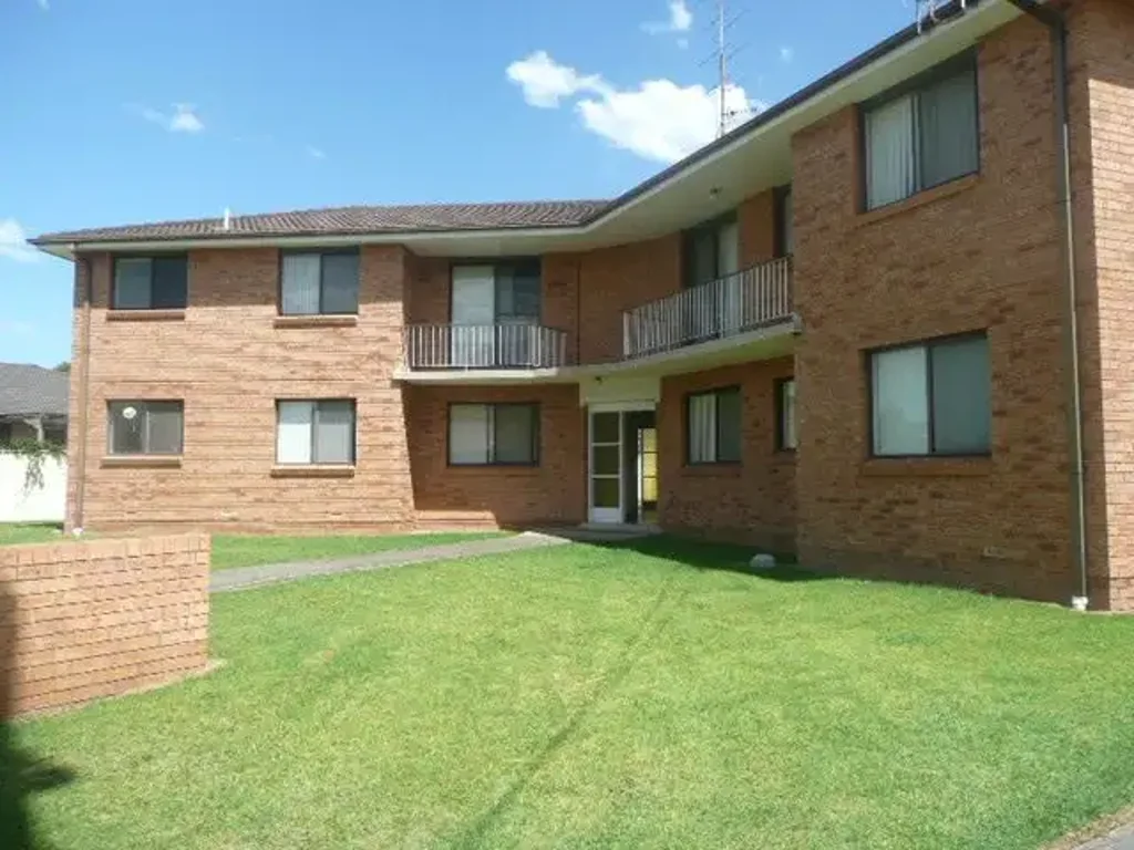 Charming 2-Bedroom Unit