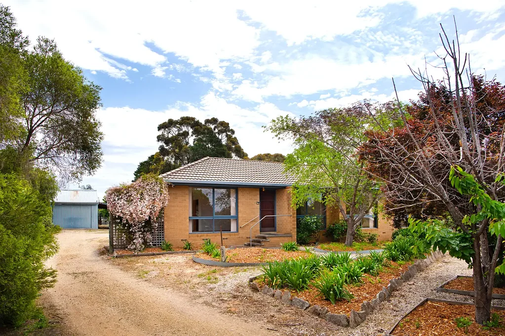 Maldon 3房  Spacious Maldon Gem on 1943m² (0.48 Acre)– Solid Home, studio & subdivision potential (STCA)