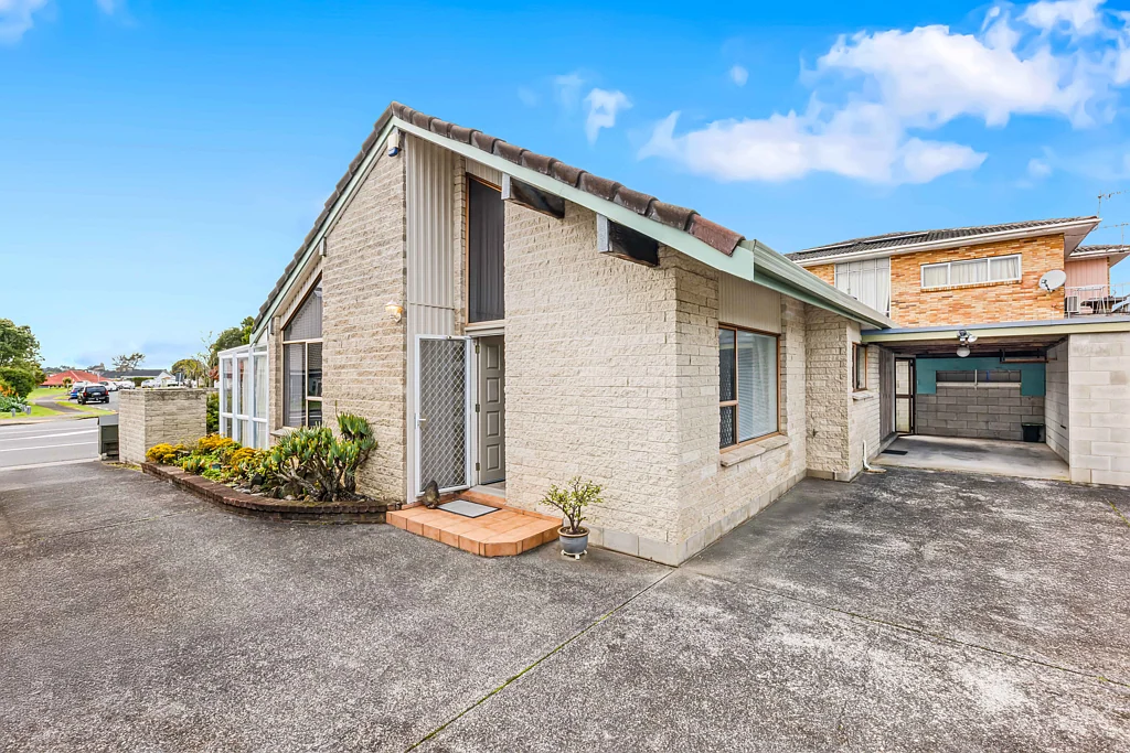 1/25 Akoranga Drive, Northcote, North Shore City, Auckland