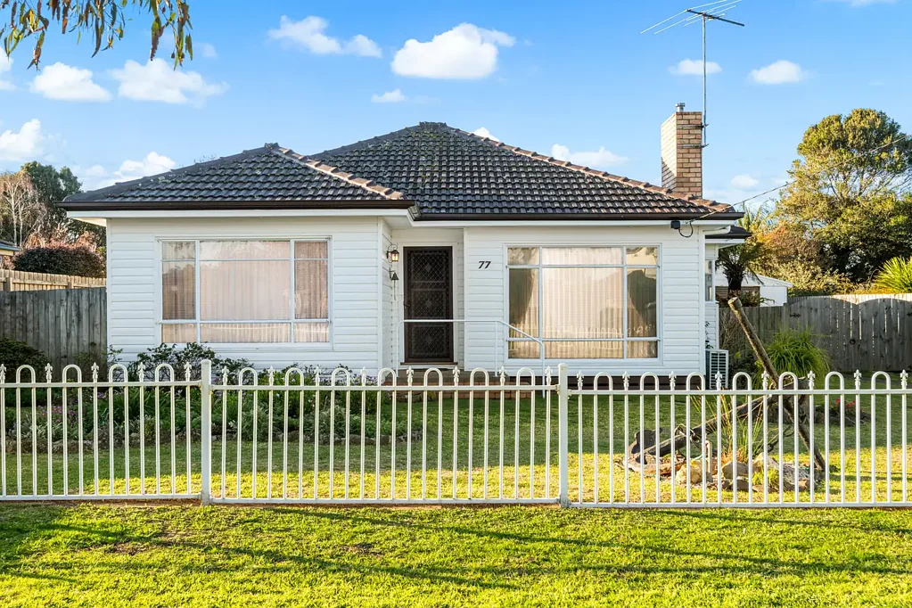 Portarlington 3房  Prime RGZ3 Allotment - Charming Home with Outstanding Development Potential