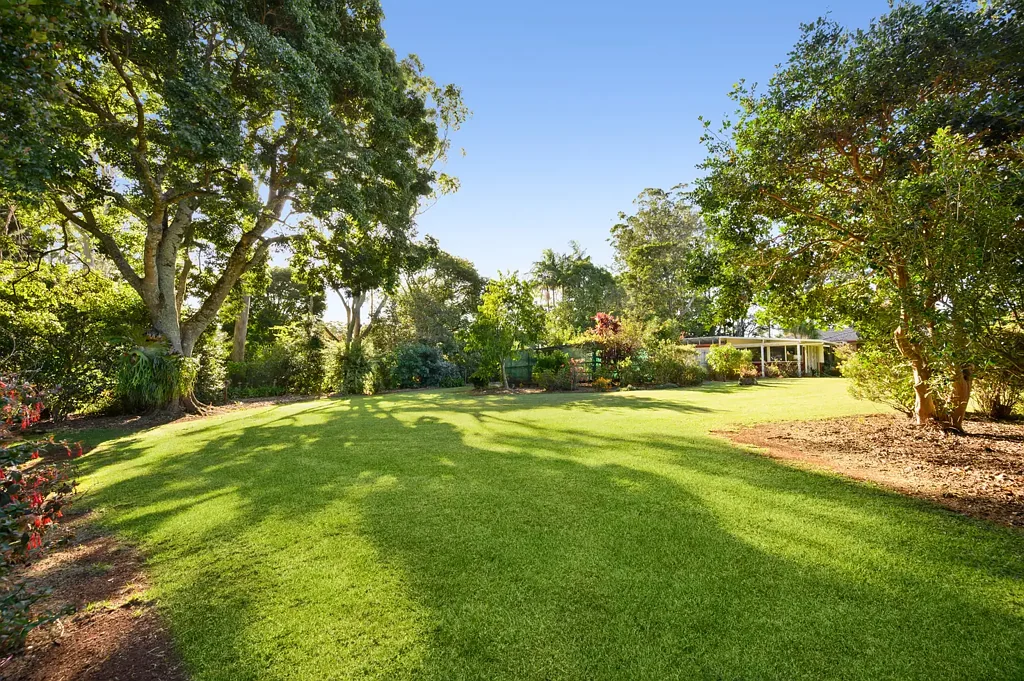 Tamborine Mountain 3房  Immaculate Acre Estate - Landscaped Gardens, Central Tamborine Mountain - Walk to Town & Schools