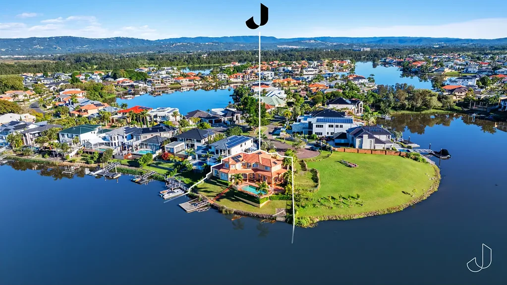 Clear Island Waters 6房  Breathtaking Point Position Waterfront Estate with Panoramic Skyline Views