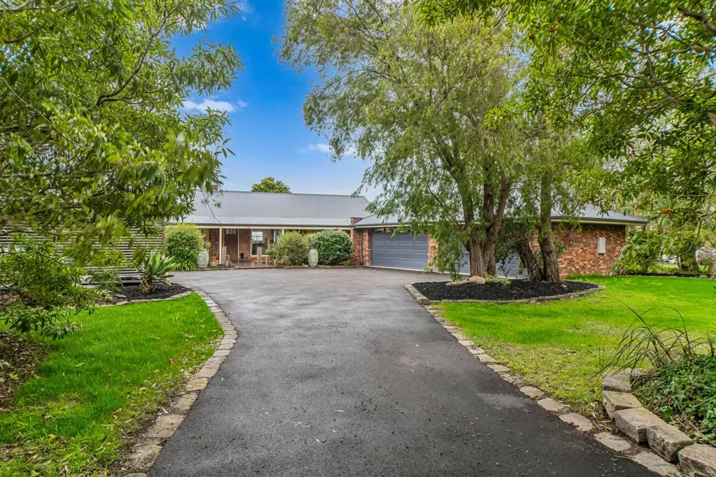 Mount Eliza 4 Bedroom Woodlands Wonder with Sweeping Views