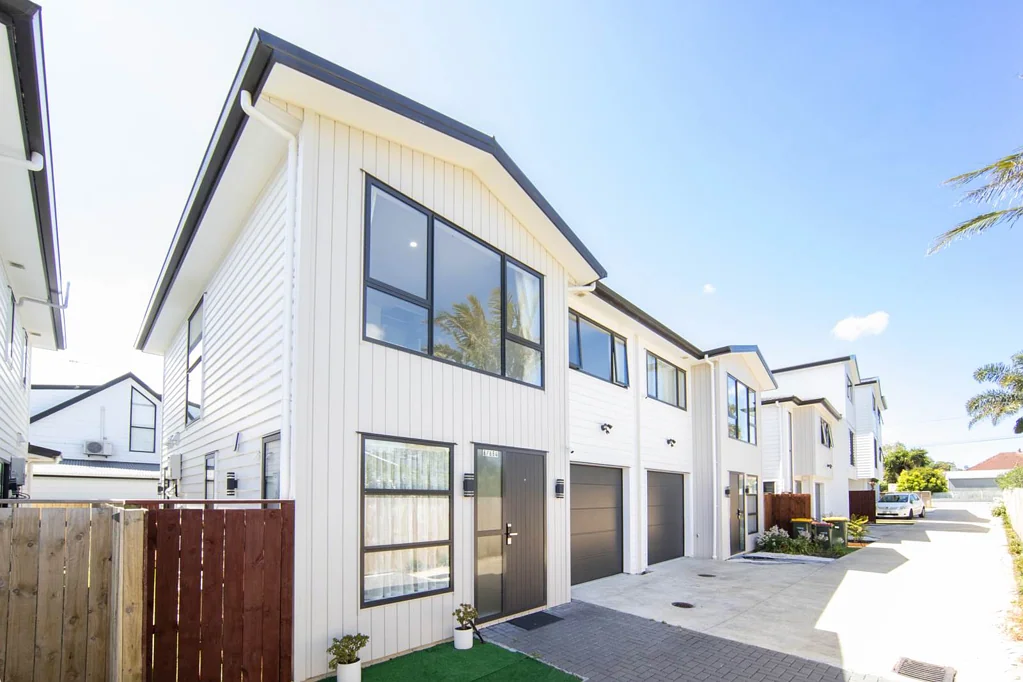 Te Atatu Peninsula 3ਬੈੱਡਰੂਮ First Family Home – Priced to be Sold