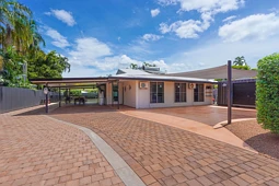 32 Yeadon Circuit, Moil