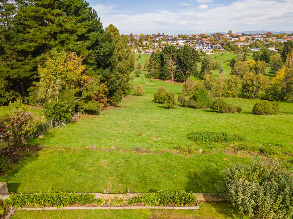 Marchwiel  Almost 4000m2 with Golf Views