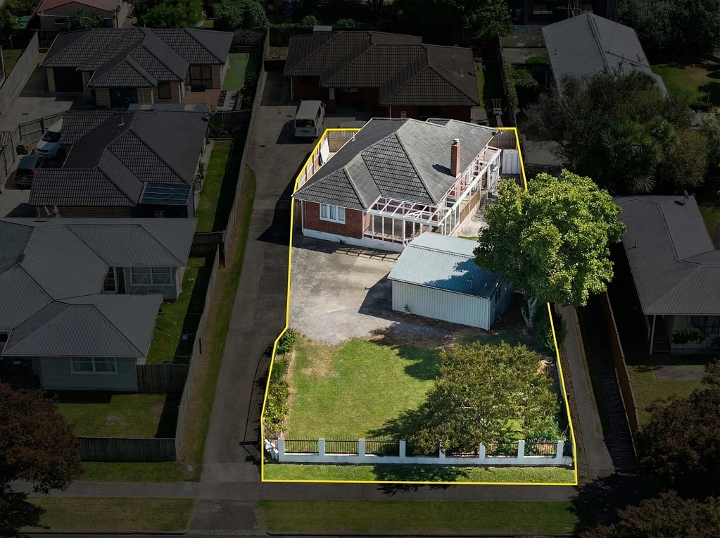 Papakura 3Habitaciones Brick & Tile on 600+sqm FREEHOLD Land.