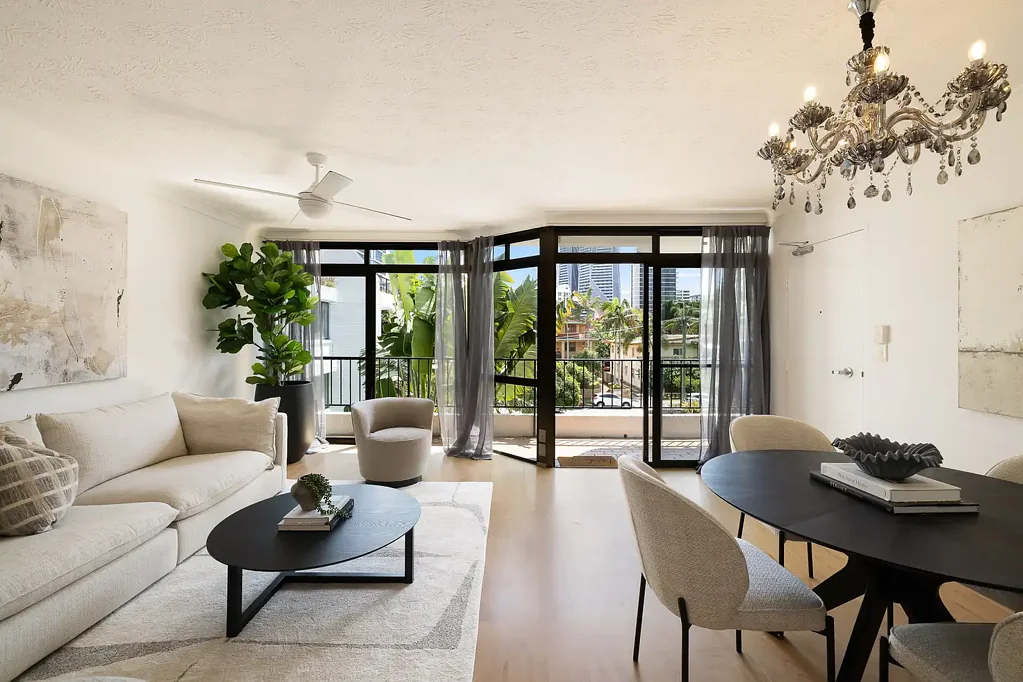 Broadbeach 2कमरा Elevated Coastal Living with Private Rooftop Terrace