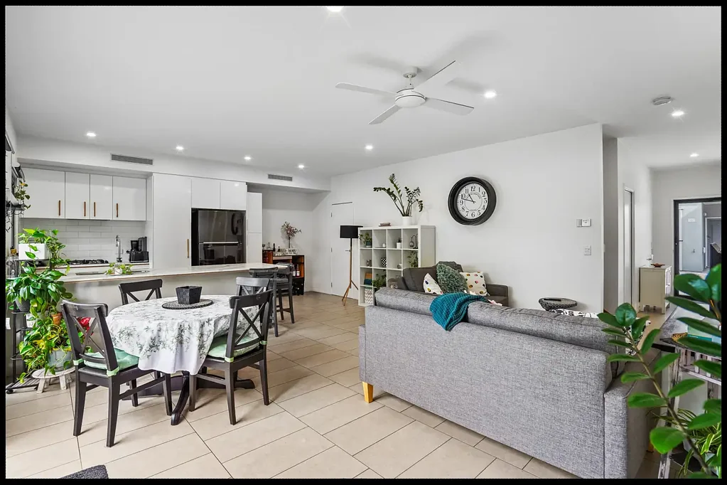 MODERN 4-BED TOWNHOUSE WITH COURTYARD