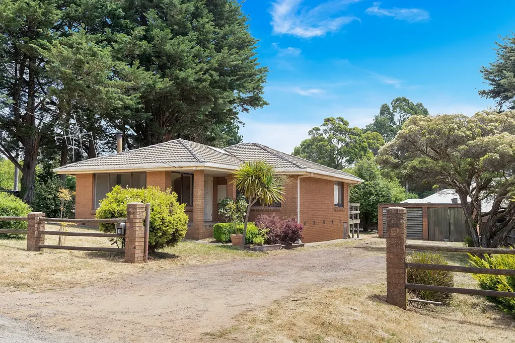7 Simpsons Lane, Woodend, VIC 3442
