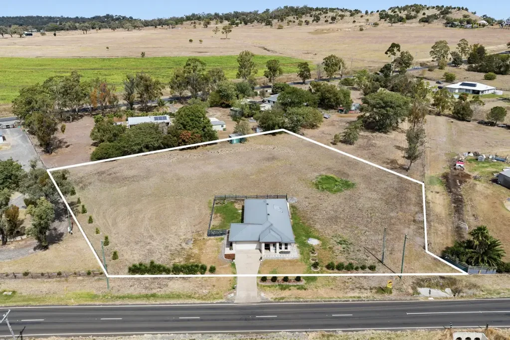 Meringandan West 4 Bedroom Skip the Build. Secure the Lifestyle. 6705m2 Land. Endless Potential.
