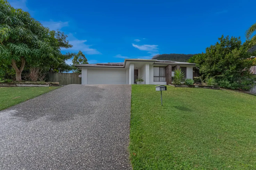Cannonvale 4房  Modern Family Living With Space, Style & Outdoor Entertaining