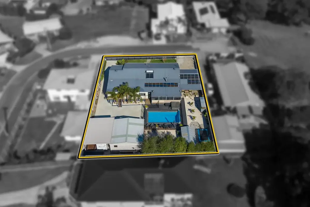 Lakes Entrance 5房  Expansive Family Living on a Double Block with Resort-Style Entertaining