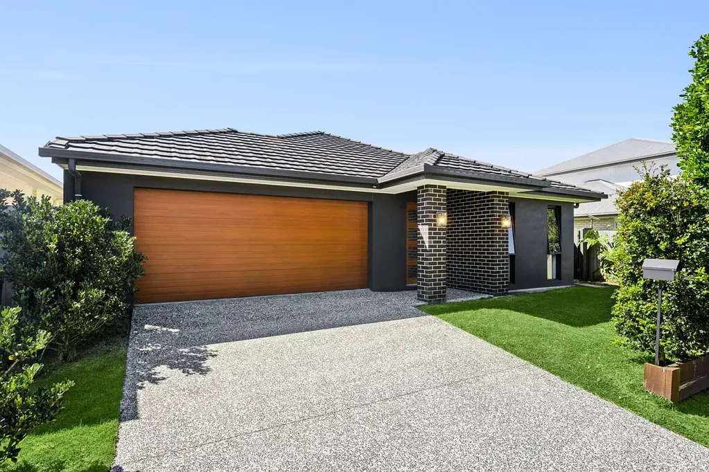 Palmview 4房  Spacious Family Living with Multiple Living Zones & North-Facing Backyard! - REF: 4469