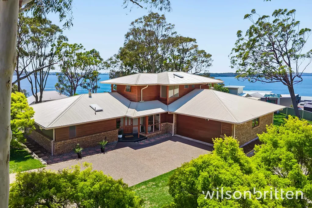 Balcolyn 4房  Elevated Half-Acre Allotment with Panoramic Lake Views