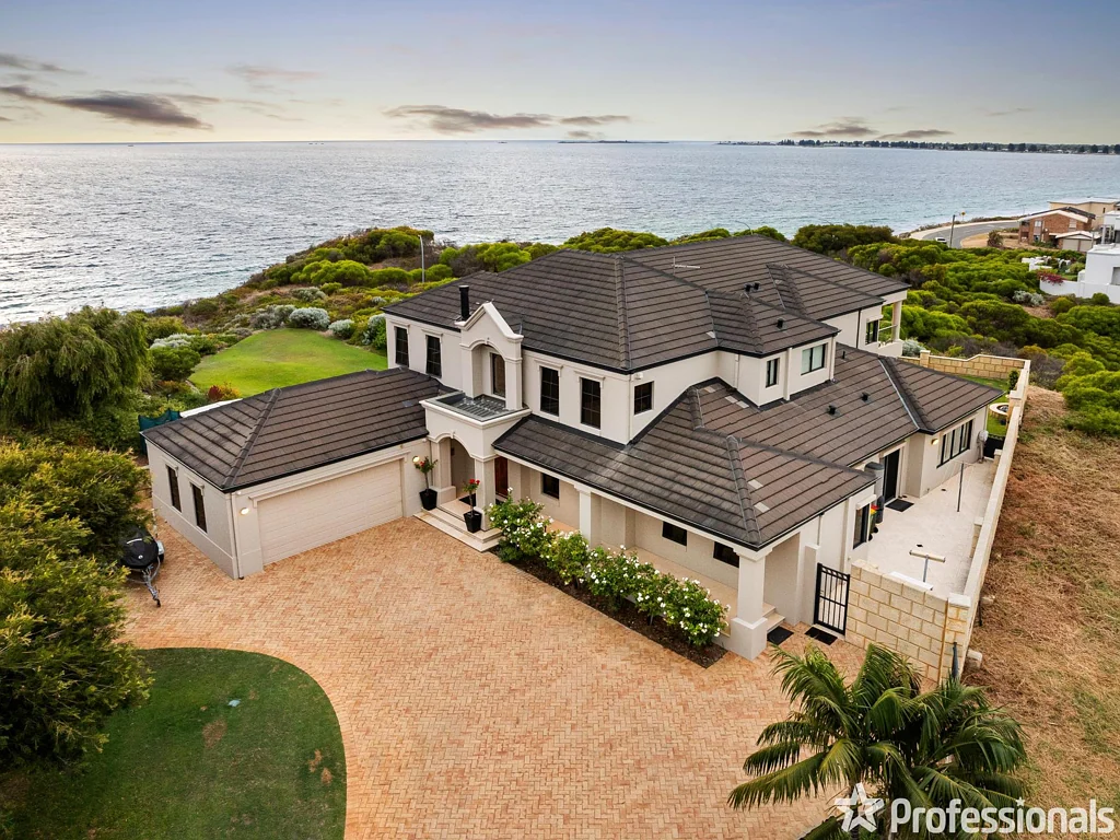 Waikiki 4 Bedroom PRISTINE BEACHFRONT LIVING, WITH BREATHTAKING VIEWS FROM EVERY LEVEL