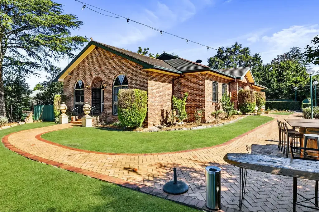 Blaxland 4房 标志性蓝山餐厅永久产权 | 一个地标性餐饮业机遇 Iconic Blue Mountains Restaurant Freehold | A Landmark Hospitality Opportunity