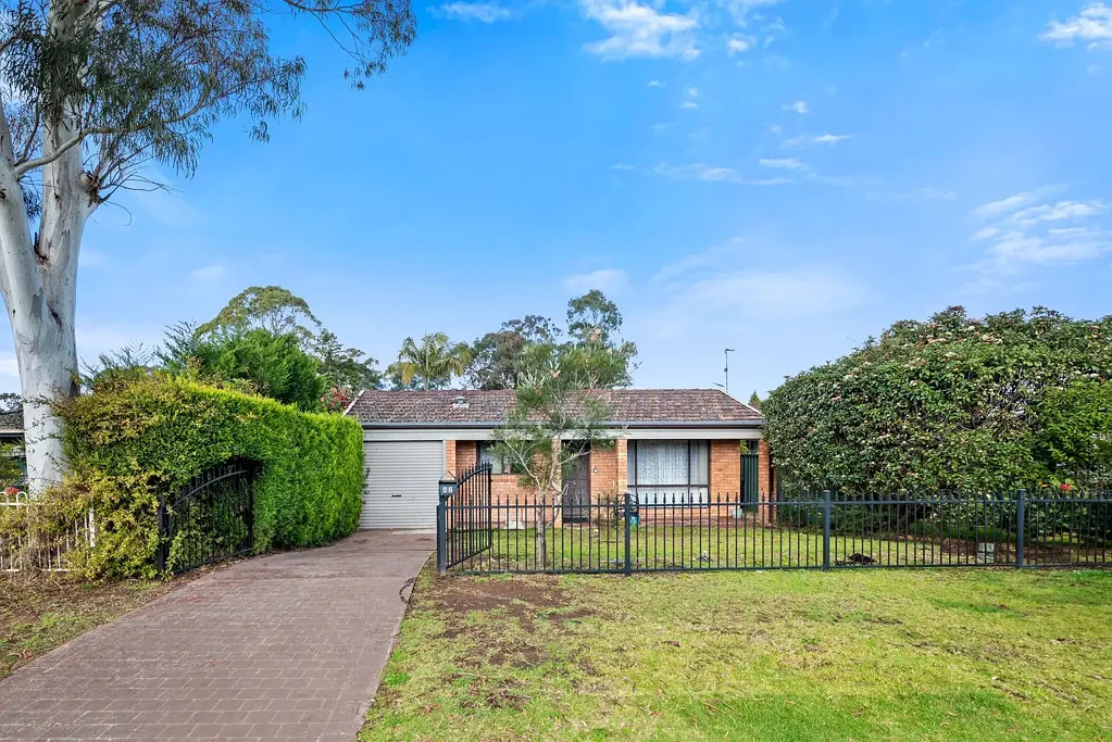 82 Potoroo Avenue, St Helens Park, NSW 2560