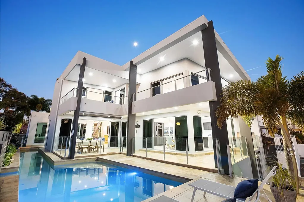 Surfers Paradise 5 Bedroom Luxe Paradise Waters Family Home