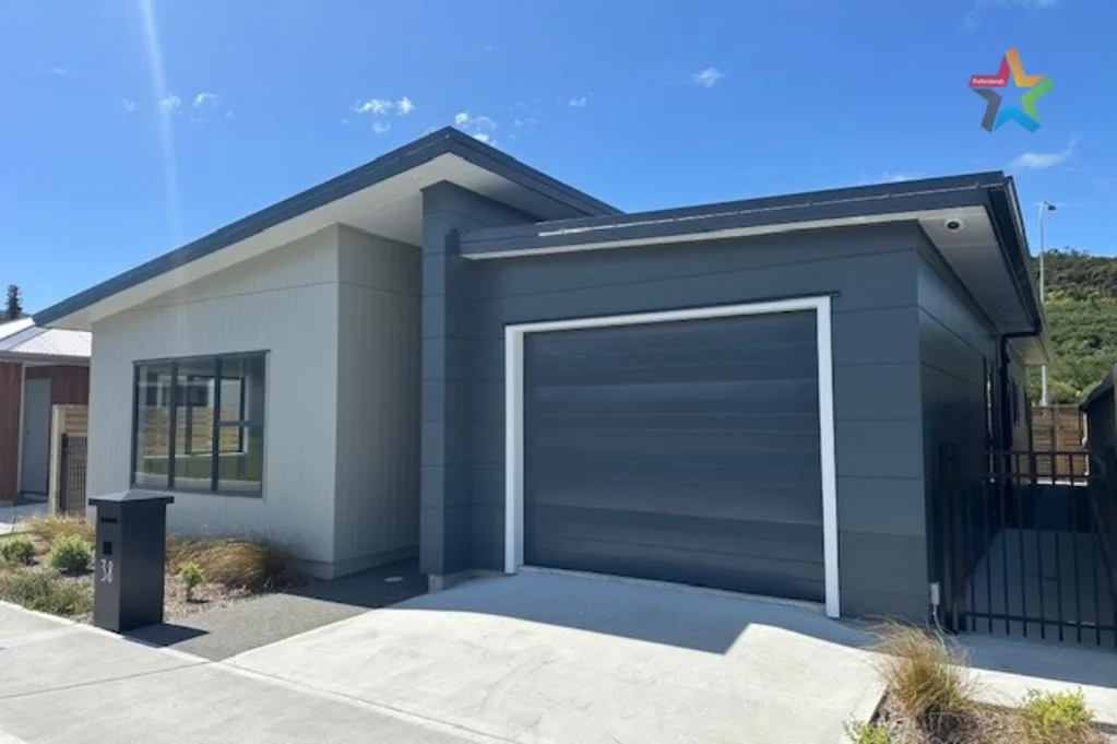 Wainuiomata 3Kwarto LAST 3 BEDROOM HOME AVAILABLE IN SUBDIVISION.