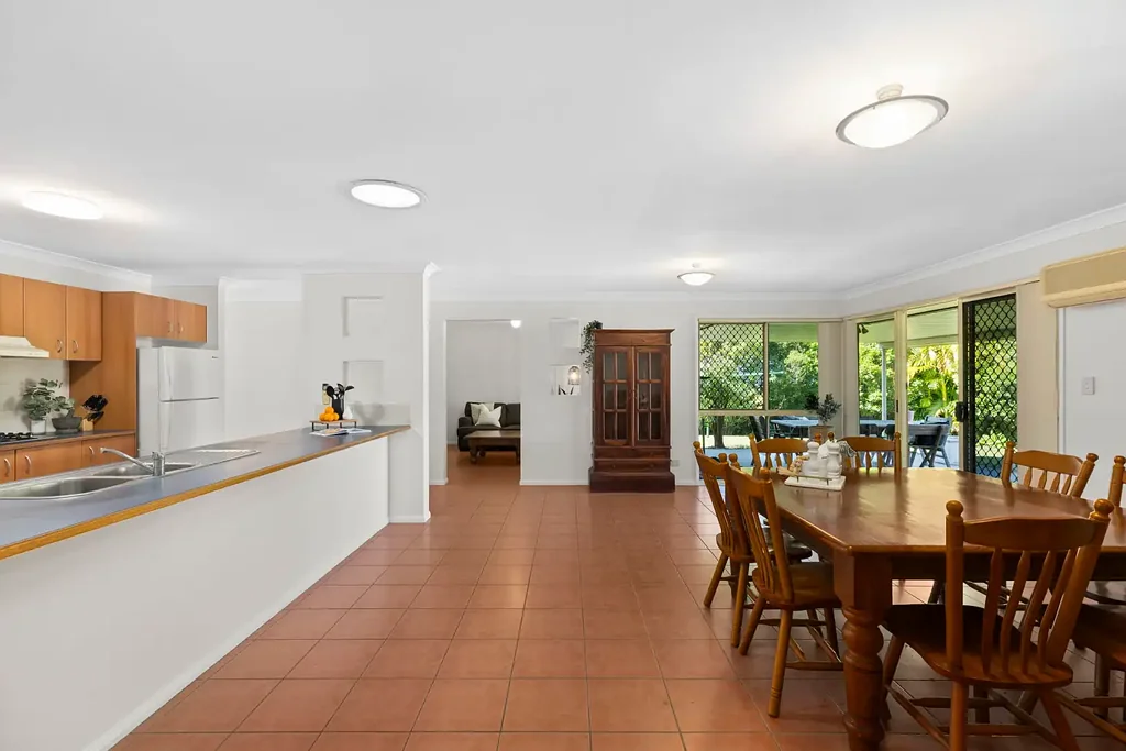 Wishart 5 Bedroom Harmonious Blend of Family Living and Bushland Tranquility Awaits 🌿Mansfield SHS catchment