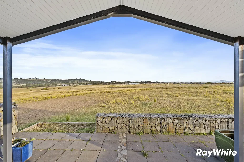Bingie 1房  Peaceful Acreage Retreat with Scenic Rural Views