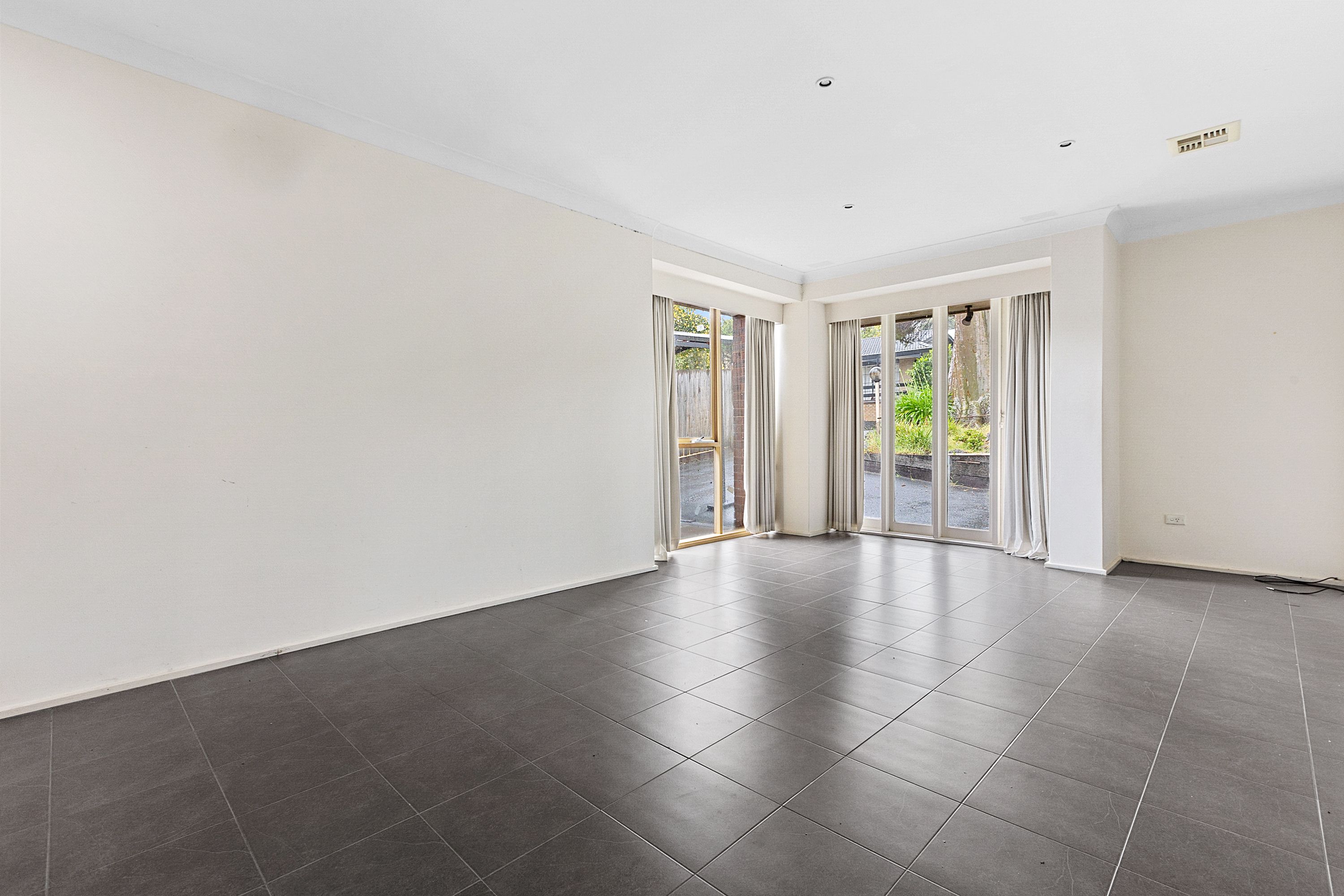 4 GENOA CT, MOUNT WAVERLEY VIC 3149, 0部屋, 0バスルーム, House