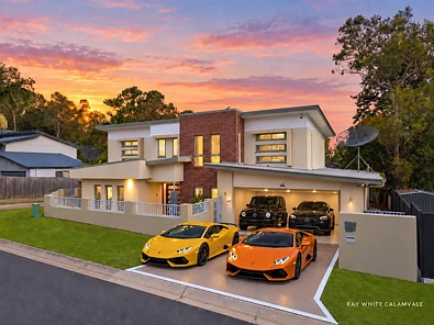 Calamvale 5कमरा Well-Presented Five-Bedroom Family Home in Calamvale with Future Potential