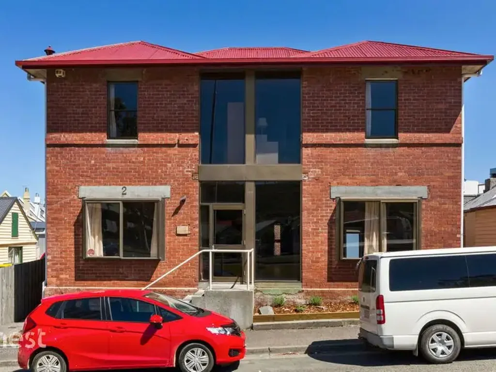 Single Occupancy Rooms in Renovated Property