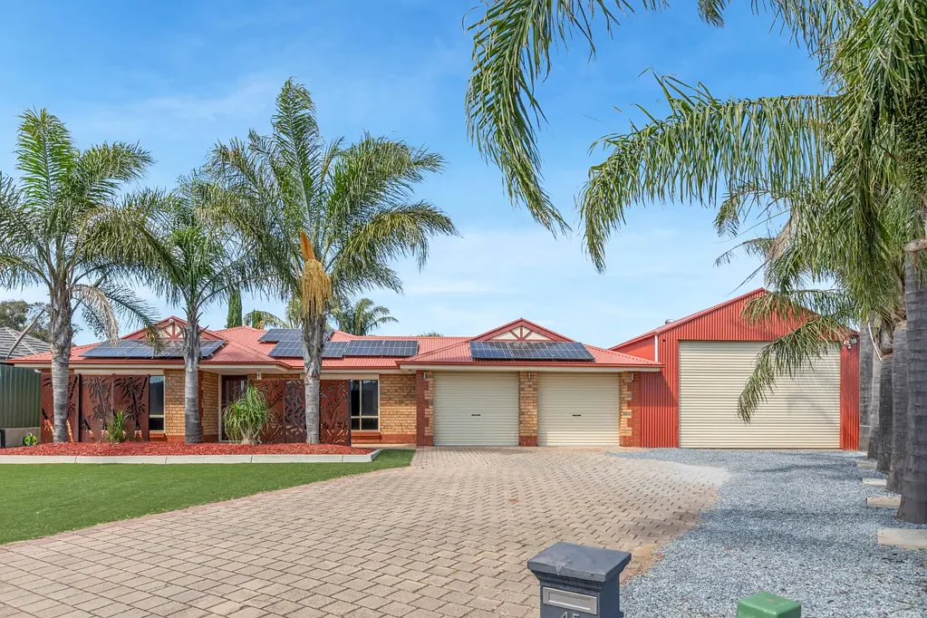Blakeview 5Zimmer 4 BEDROOM EXECUTIVE HOME + 1 BEDROOM GRANNY FLAT (SET ON 1165M2 ALLOTMENT - approx.)