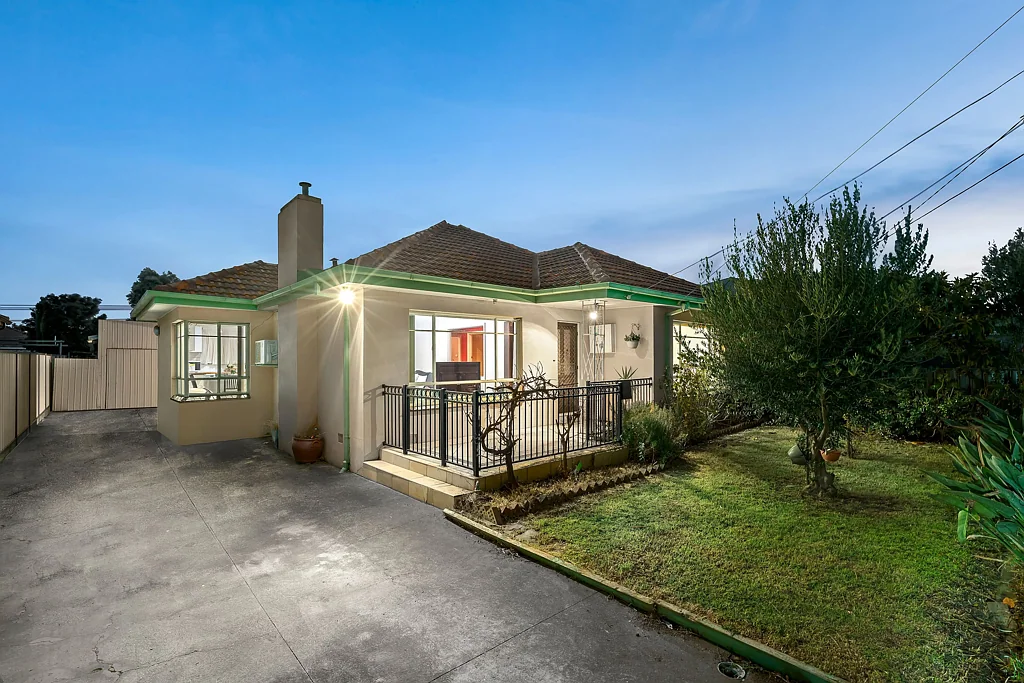 Altona North 3غرفة نوم Enjoy the Home or Make it Your Own (Plans and Permits Approved)