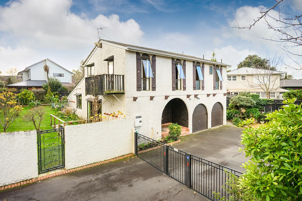 Awapuni 3房  Hidden retreat with family appeal