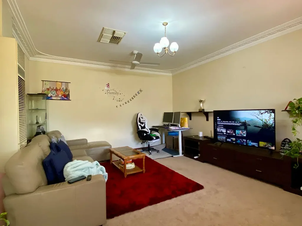 Well presented, great location!