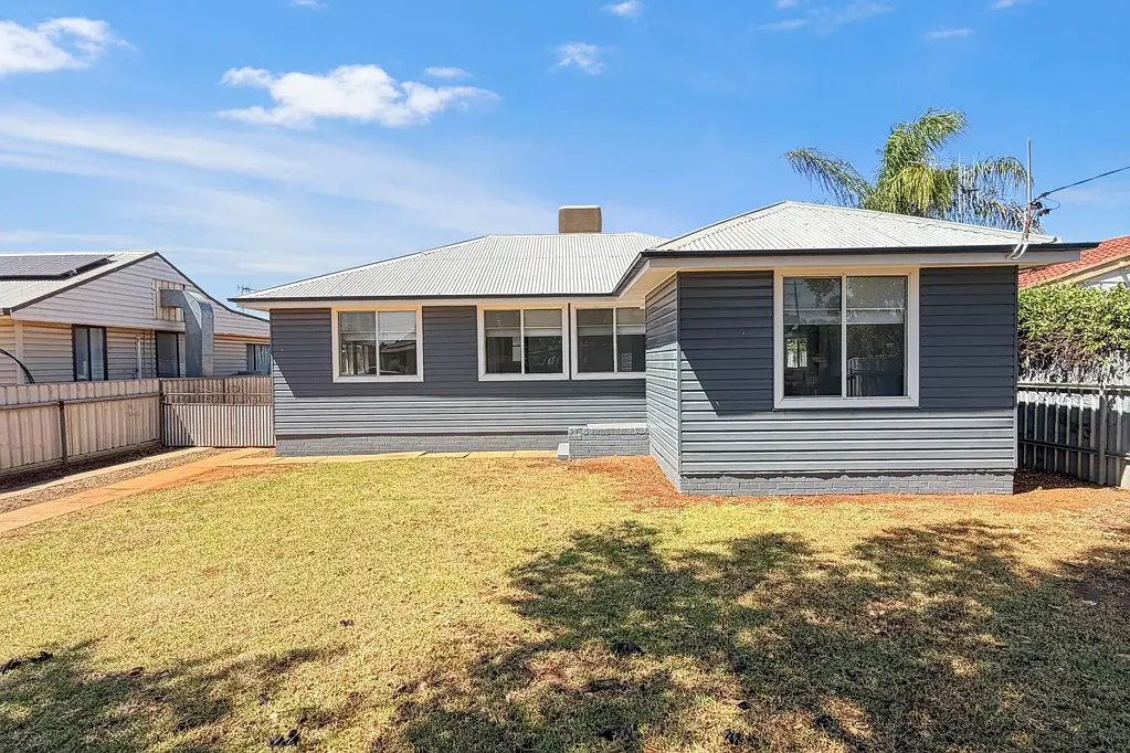 Cobar 3Kwarto Renovated, practical and ready to go!