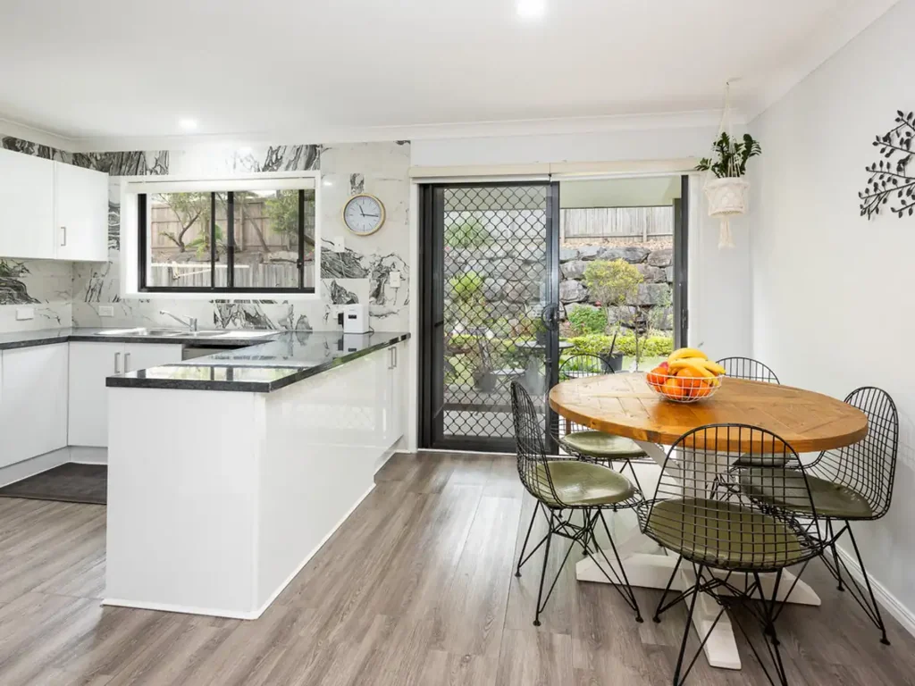 Pacific Pines 3房  Beautifully Renovated Townhouse in a Convenient Central Location!