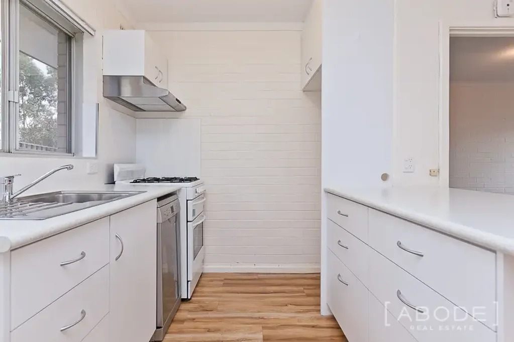 RENOVATED GROUND FLOOR UNIT