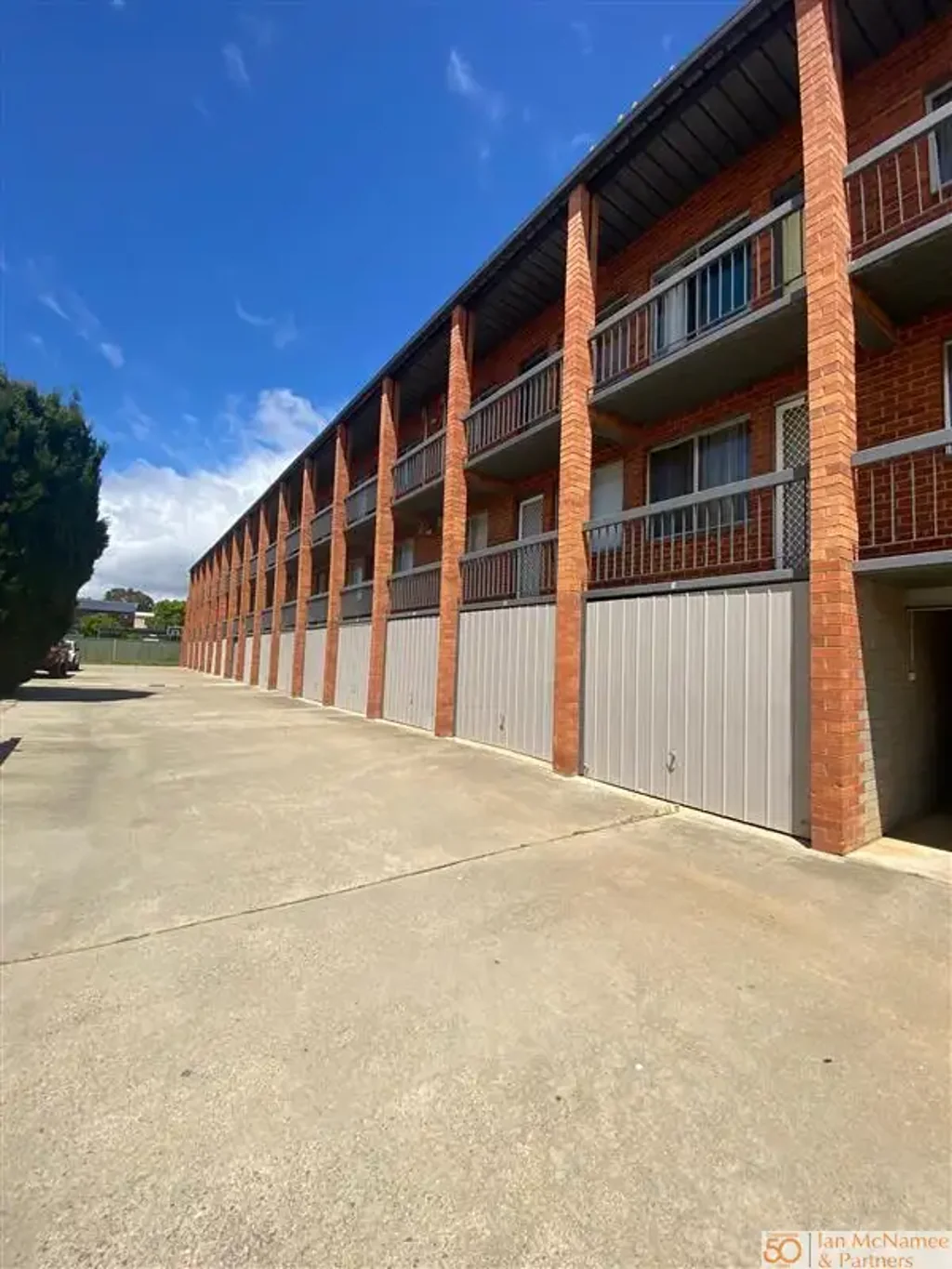 COMFORTABLE ONE BEDROOM UNIT!