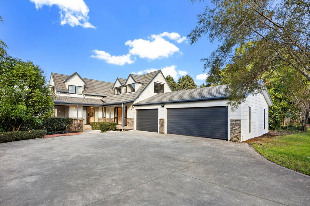 Taupaki 4 Bedroom City Convenience - Vineyard lifestyle