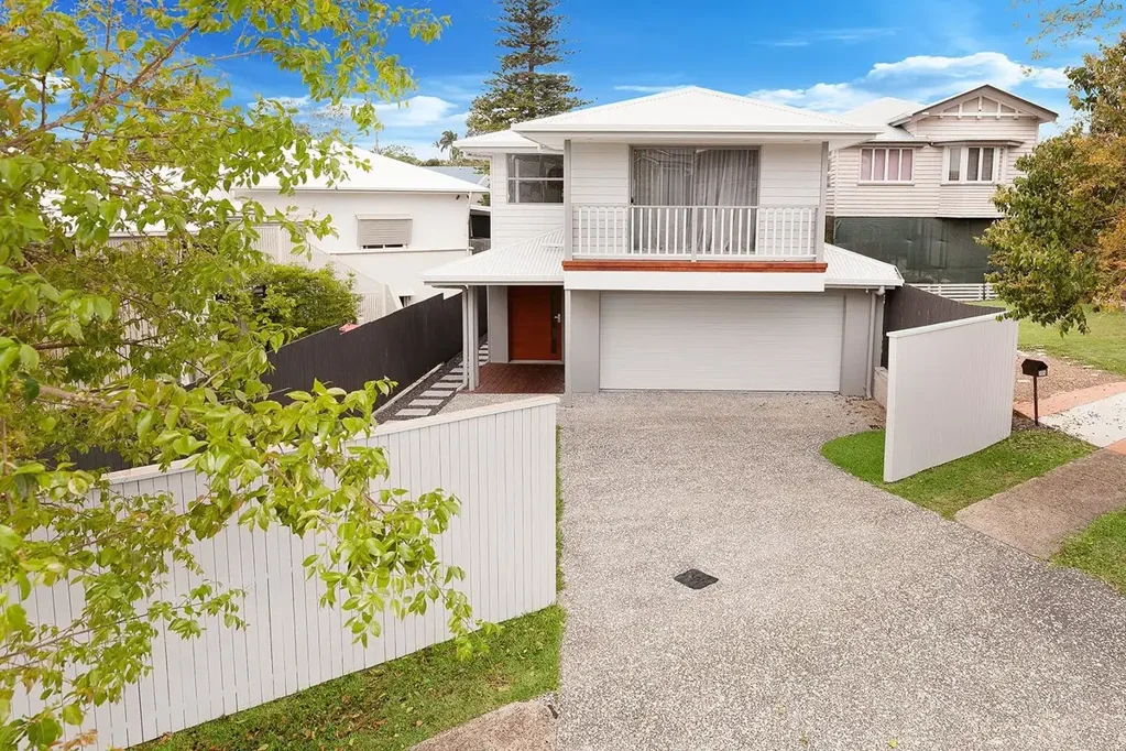 AMAZING ENTERTAINER/FAMILY HOME WITH POOL